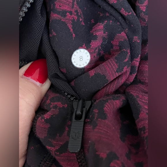 🍒LULULEMON DEFINE Jacket sz 8 SCATTER BLOSSOM JACQUARD Black/Garnet Red *LUON - Picture 5 of 8
